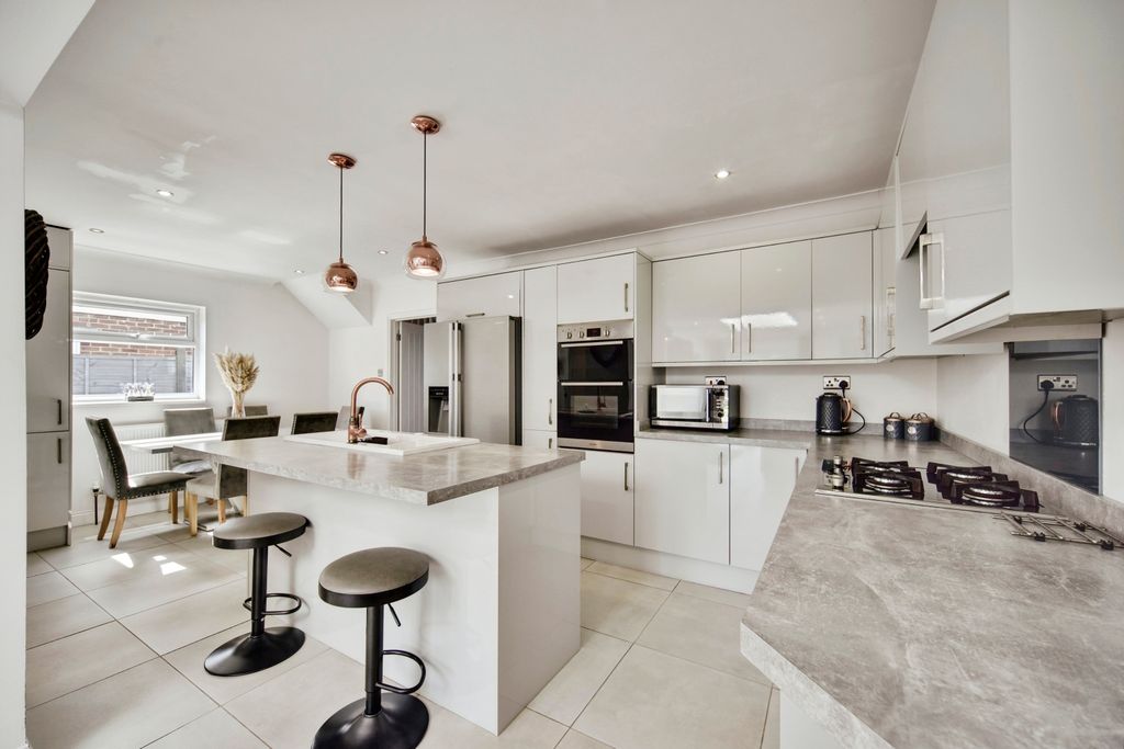 Property photo 2 of 20 Open Plan Modern Kitchen/Diner