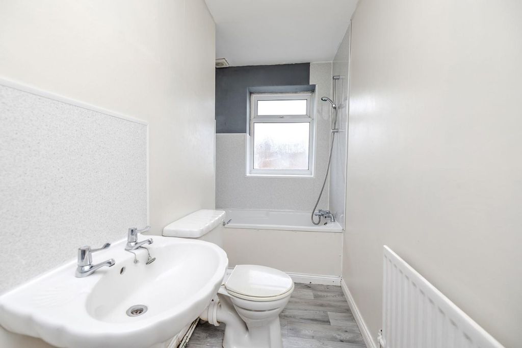 Property photo 3 of 8 Bathroom.Jpg