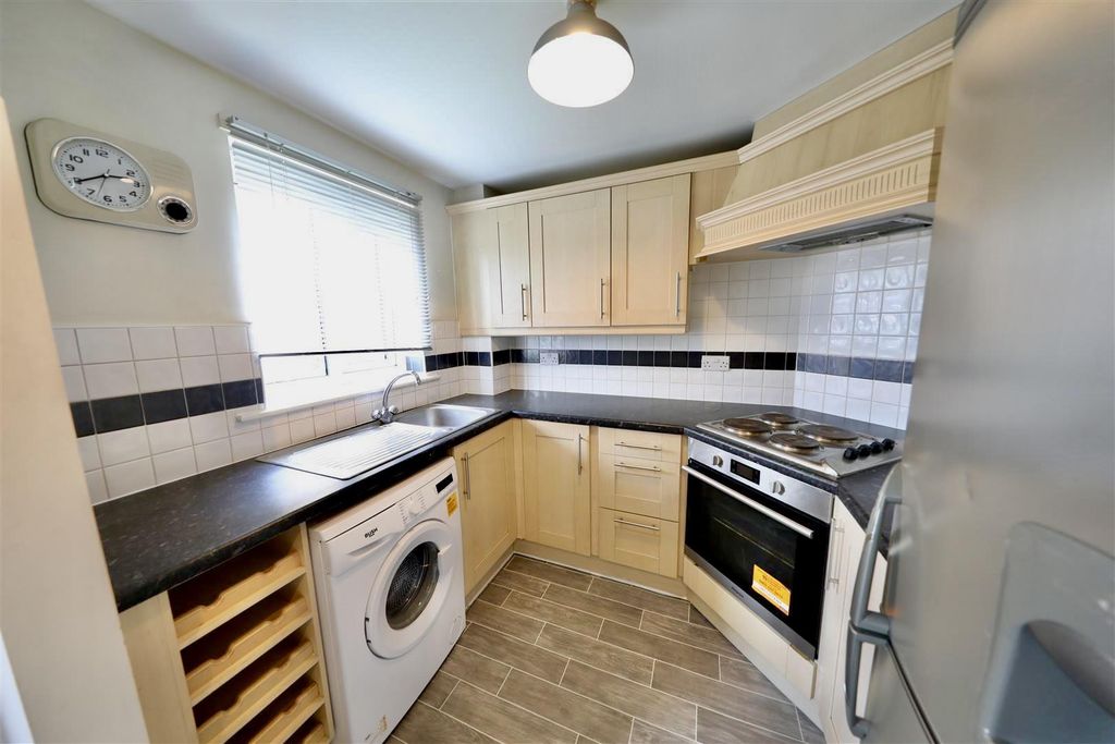 Property photo 3 of 13 Kitchen
