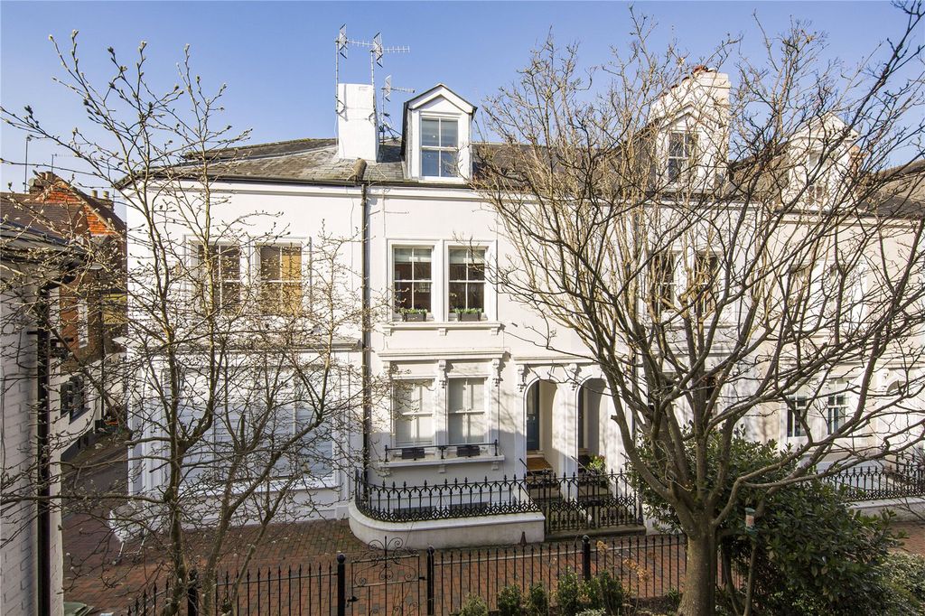 Property photo 1 of 8 External