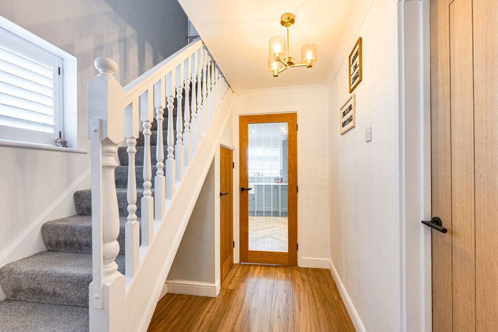 Property photo 2 of 32