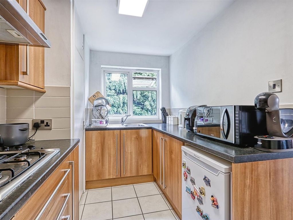 Property photo 3 of 21 Kitchen