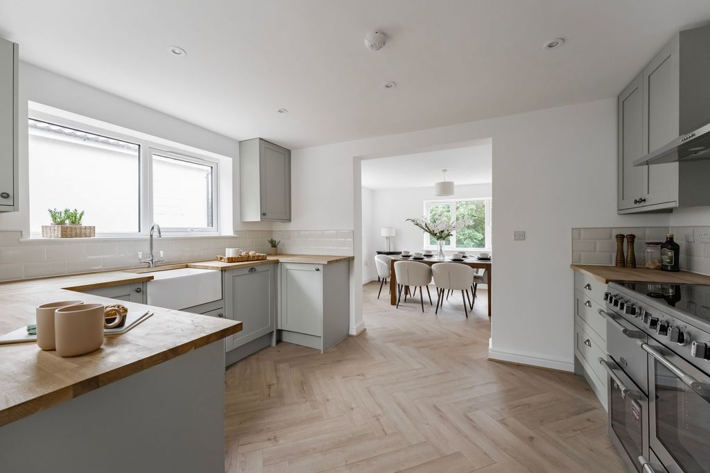 Property photo 2 of 26