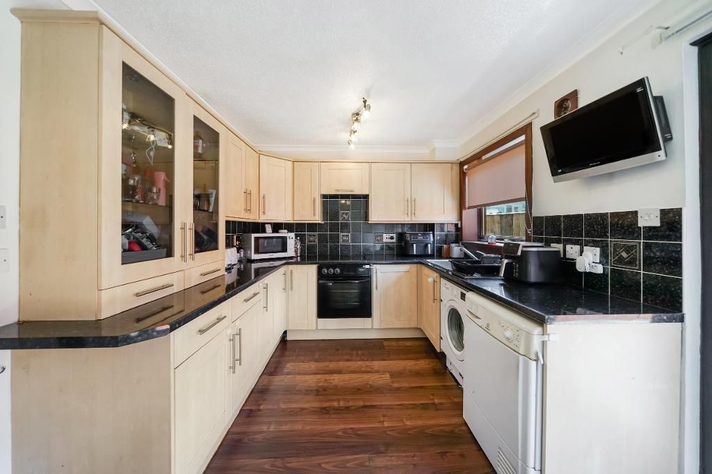 Property photo 3 of 21 Kitchen