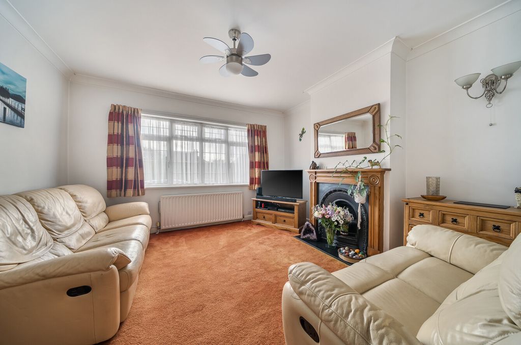 Property photo 2 of 13 1389222-29-693Af1...