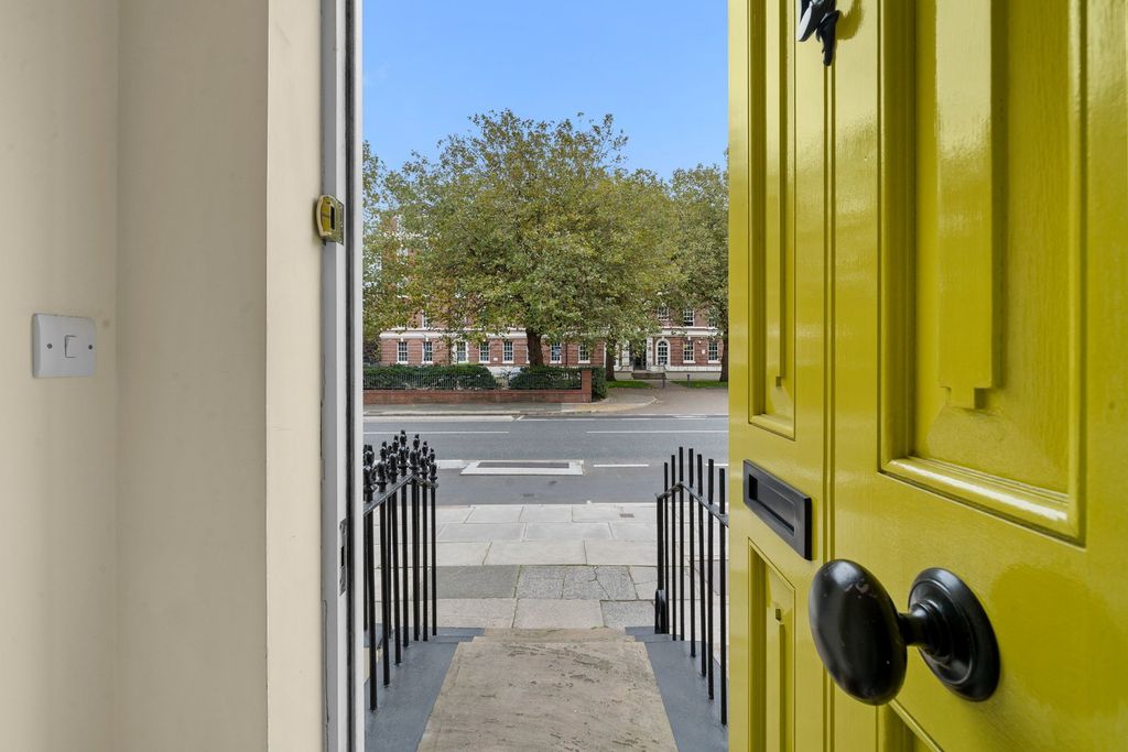 Property photo 3 of 59