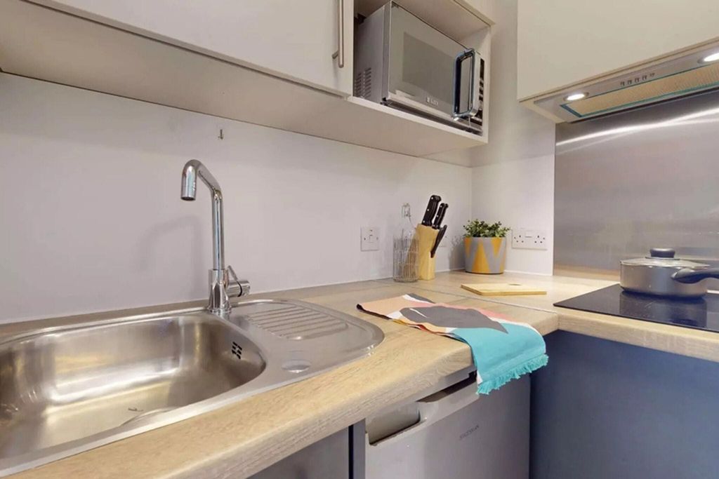 Property photo 2 of 17 Kitchen