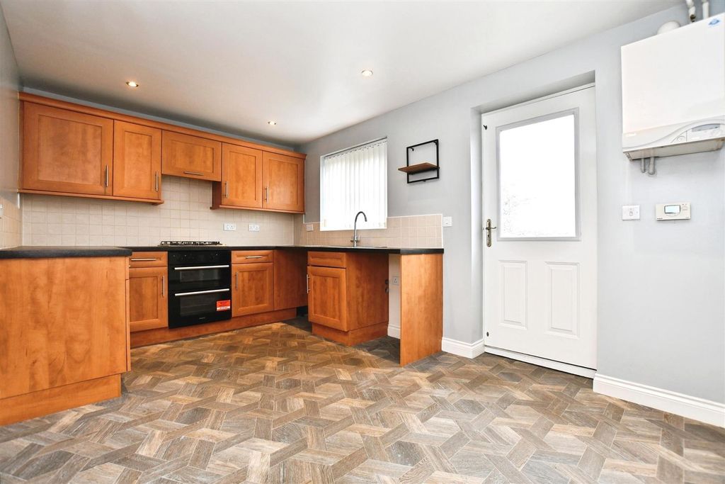 Property photo 3 of 23 Kitchen/Dining