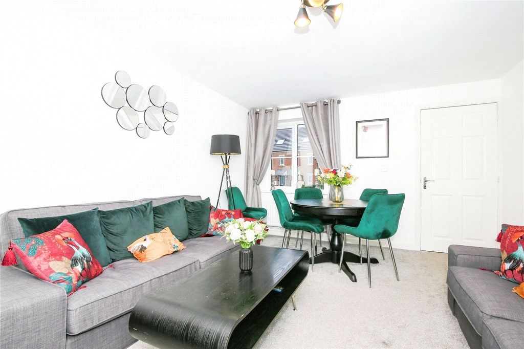 Property photo 2 of 15 Lounge