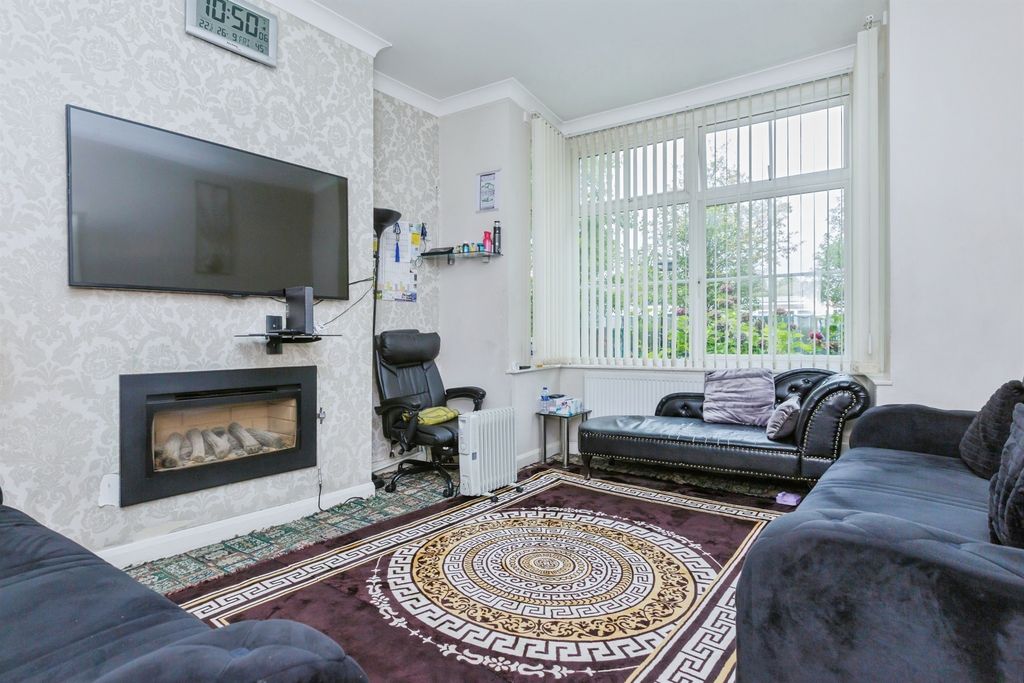 Property photo 2 of 17