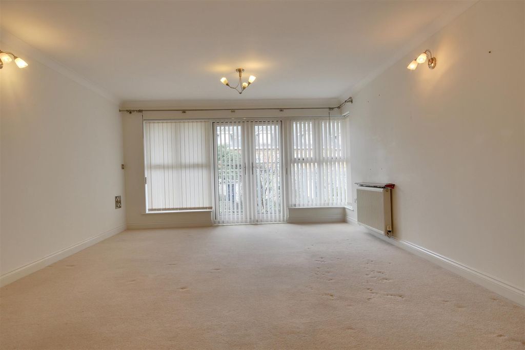 Property photo 3 of 10 Living Room .Jpg