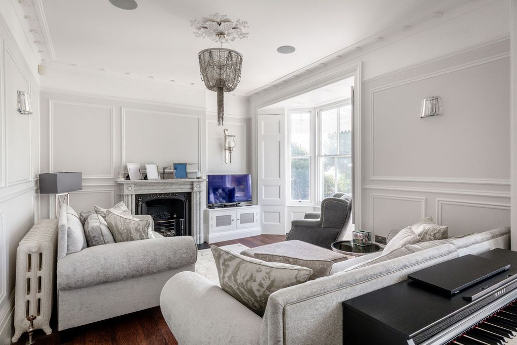 Property photo 2 of 33