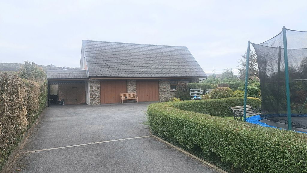 Property photo 2 of 28