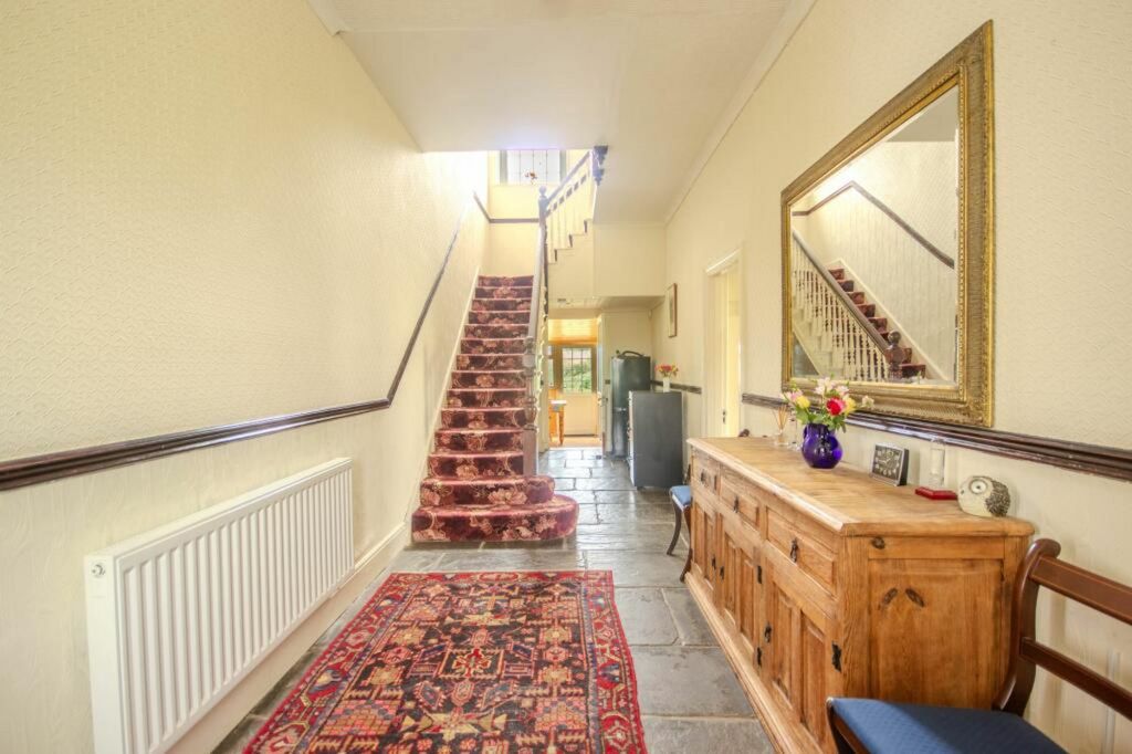 Property photo 2 of 25