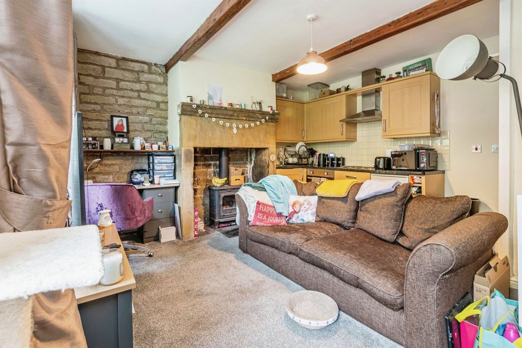 Property photo 2 of 8