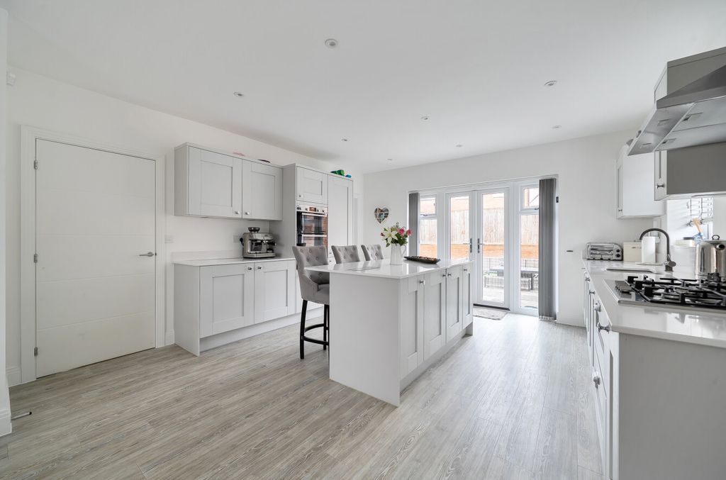 Property photo 3 of 29 1419887-24-69Aafb...