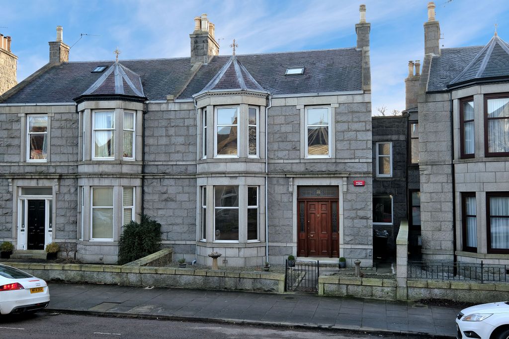 Property photo 1 of 47