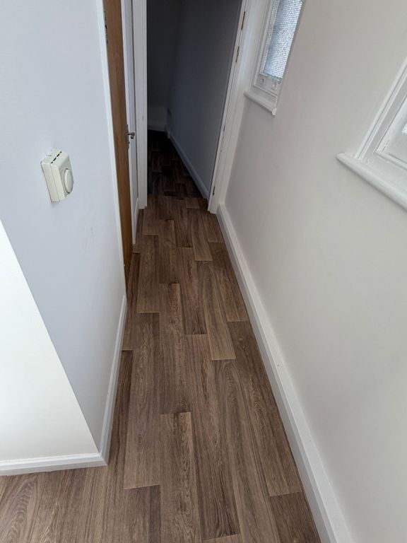 Property photo 2 of 8 Hallway