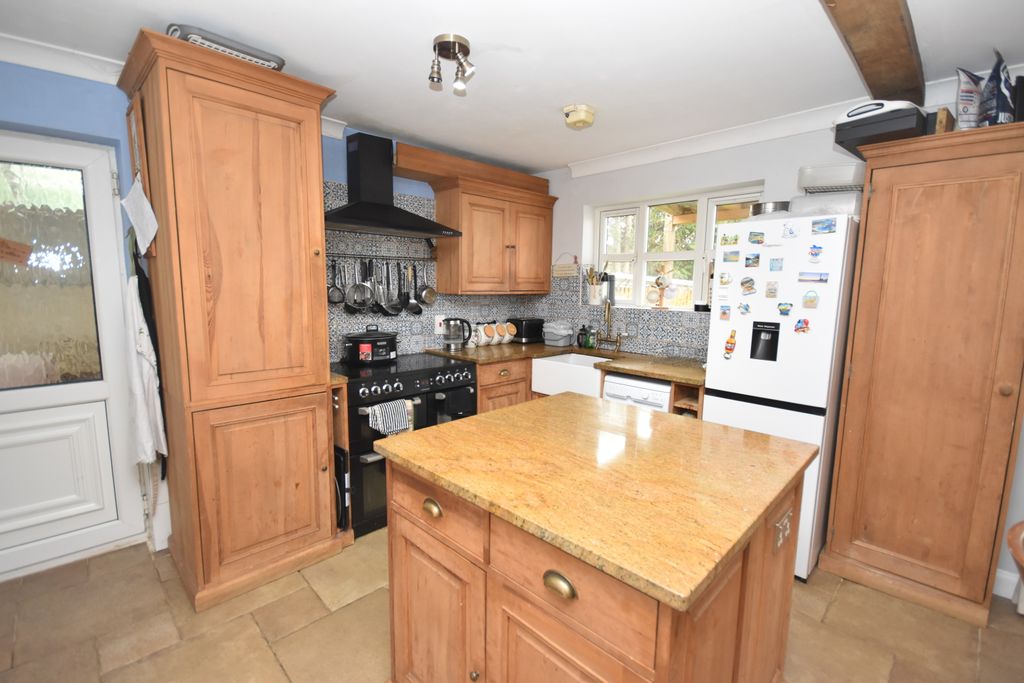 Property photo 3 of 13 Kitchen