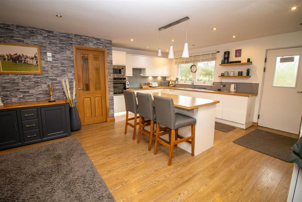 Property photo 2 of 70 Img_9969.Jpg