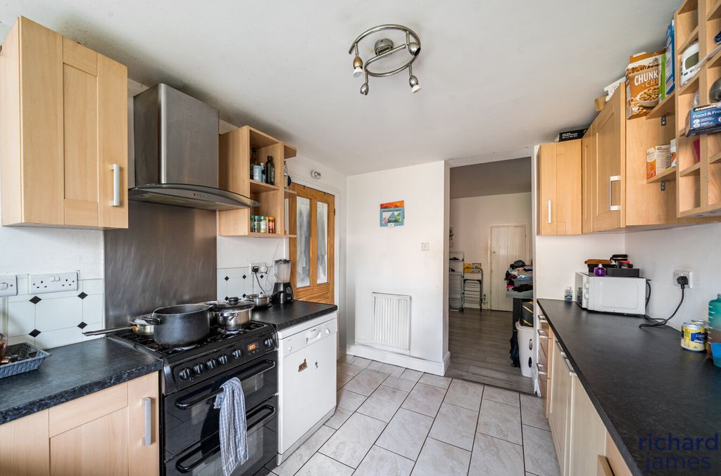 Property photo 3 of 16 1c32227d2904479Fbb407F7195473011