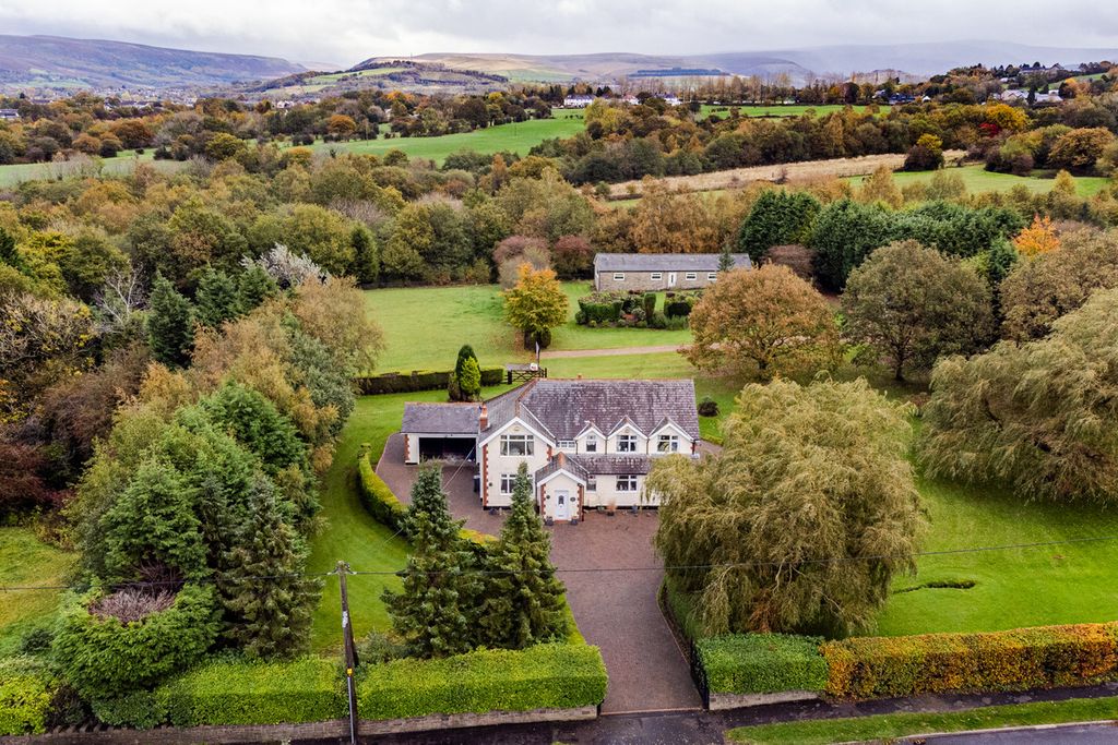 Property photo 1 of 50