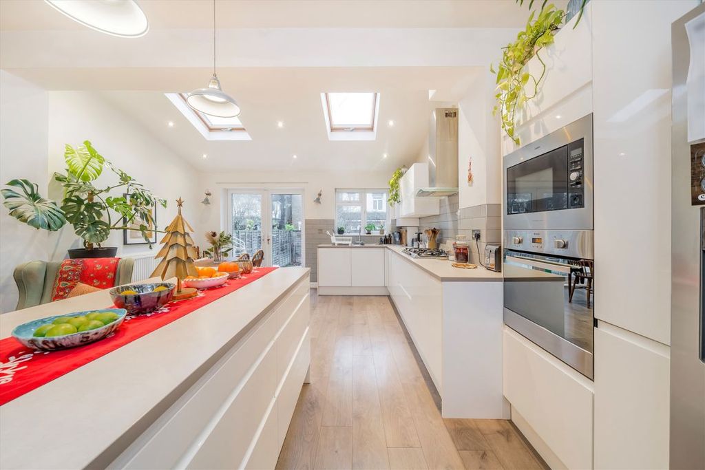 Property photo 2 of 10