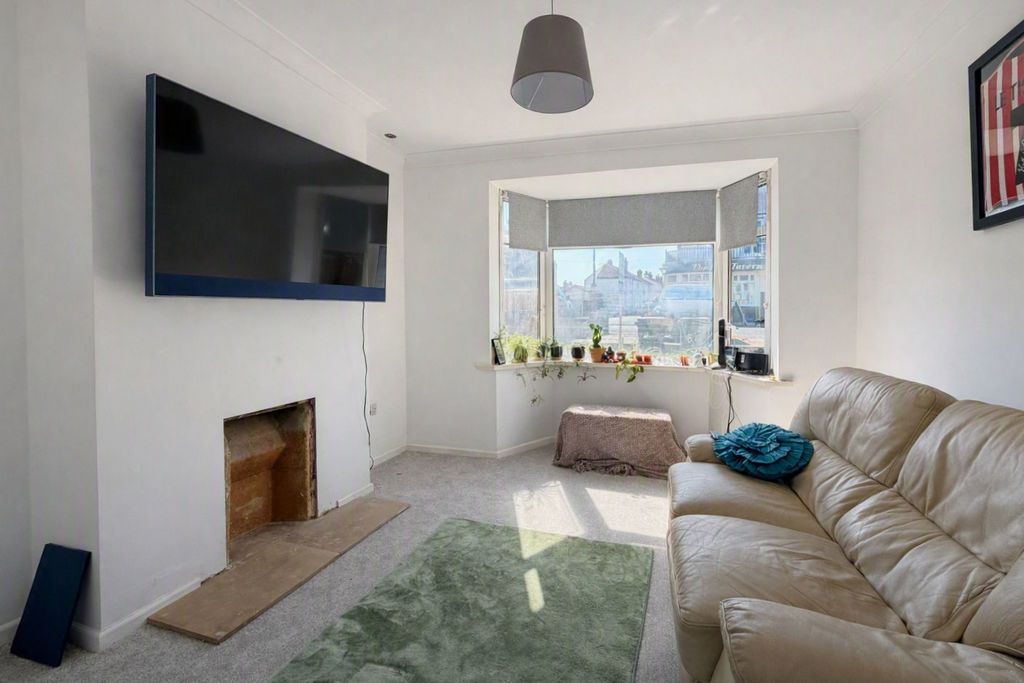 Property photo 2 of 12 Lounge