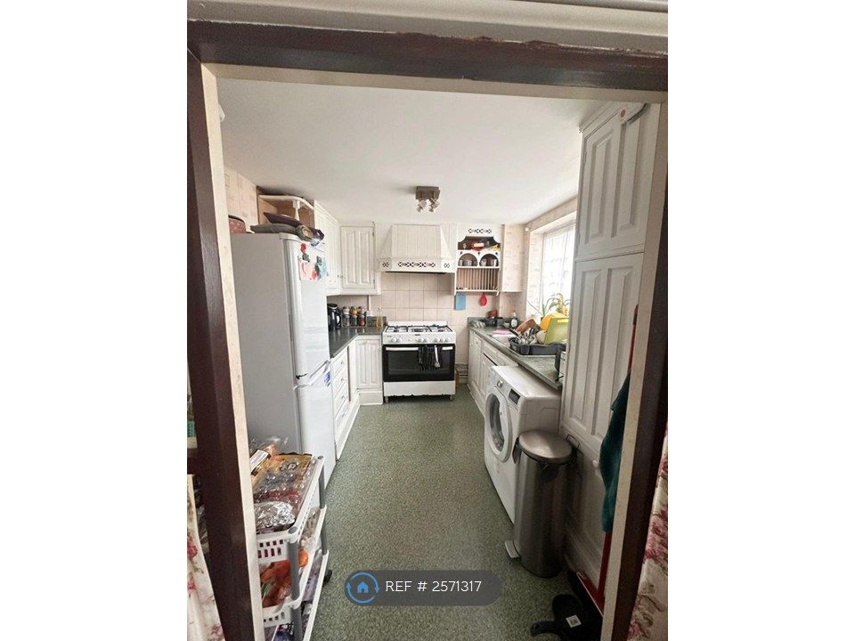 Property photo 2 of 8 Kitchen