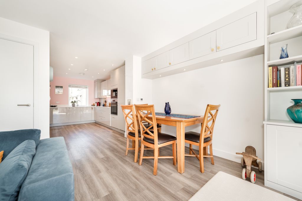 Property photo 3 of 17 Dining Area