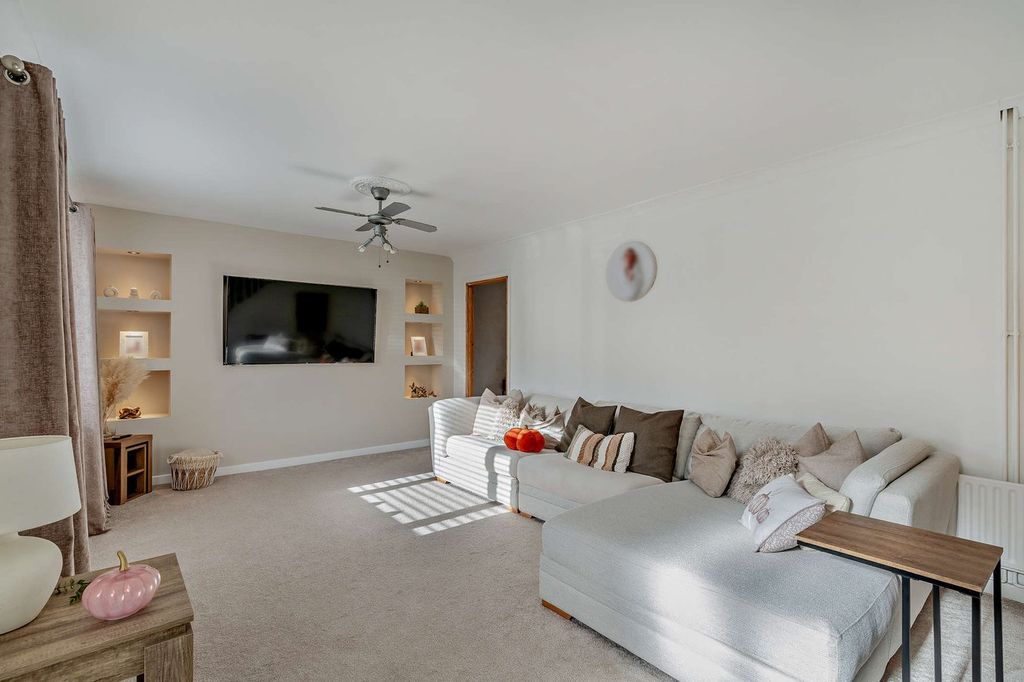 Property photo 3 of 26