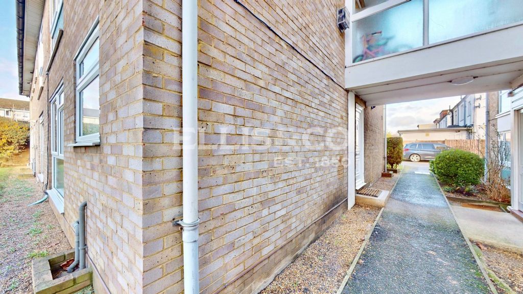 Property photo 2 of 21 Picture No. 12