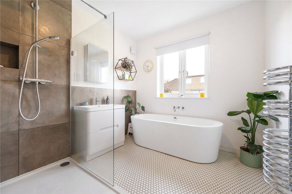 Property photo 3 of 14 Bathroom
