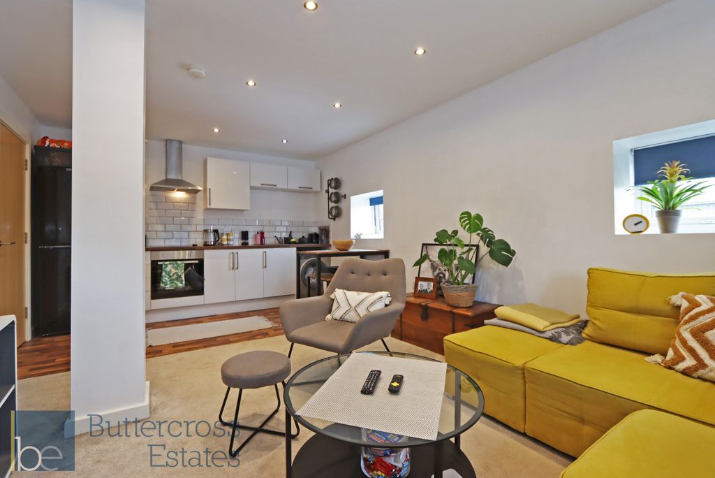 Property photo 1 of 11 Lounge