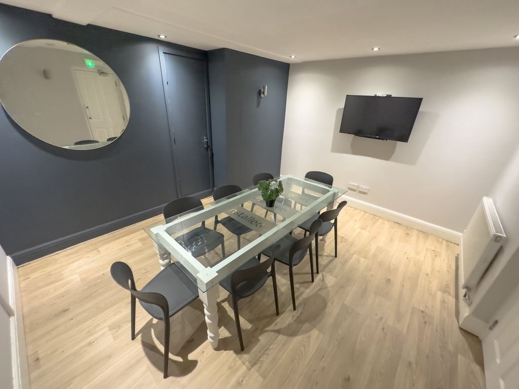 Property photo 3 of 6 5