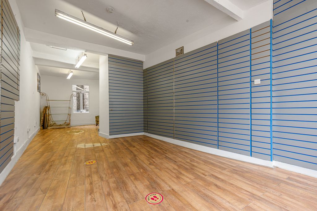 Property photo 2 of 11 Caledonian Road 31-002