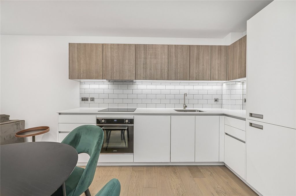 Property photo 2 of 21 Picture No. 24