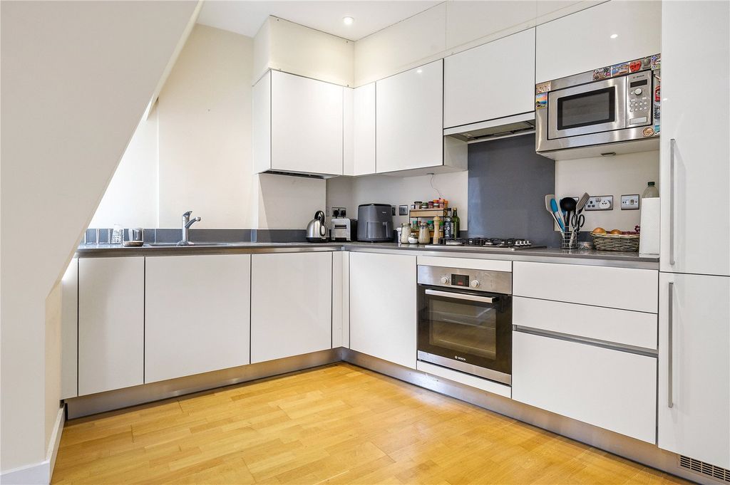 Property photo 2 of 16 Kitchen