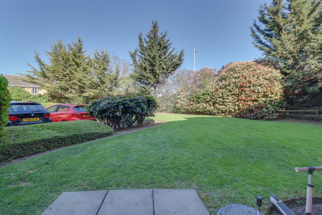 Property photo 3 of 12 49 Browning Drive-9.Jpg