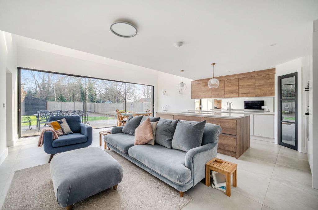 Property photo 1 of 32 1-6989d7B04671d-1...