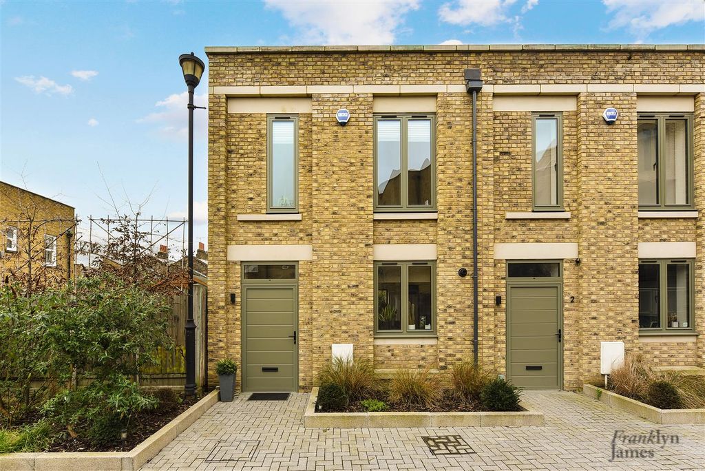 Property photo 1 of 16 1 Krupa Mews (16).Jpg