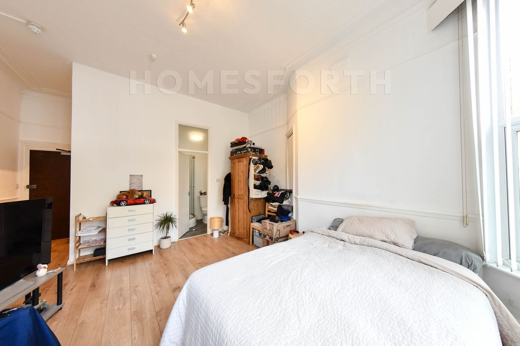 Property photo 1 of 6 Photo 5