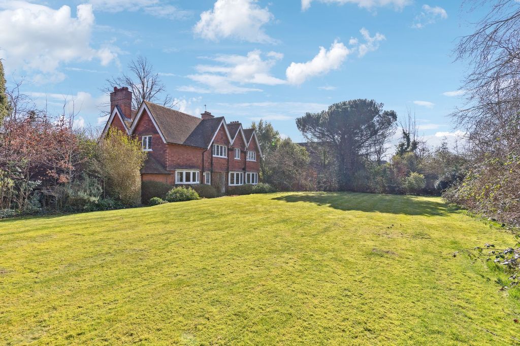 Property photo 2 of 19 Garden