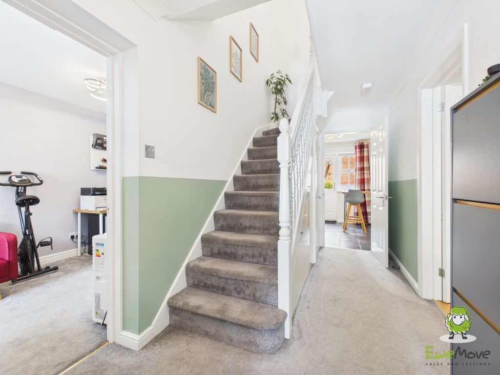 Property photo 3 of 26 Ewemove Estate Agents Basingstoke