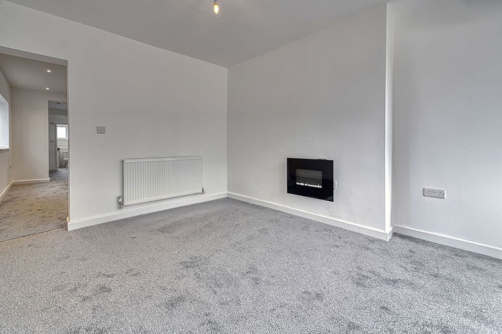 Property photo 3 of 26