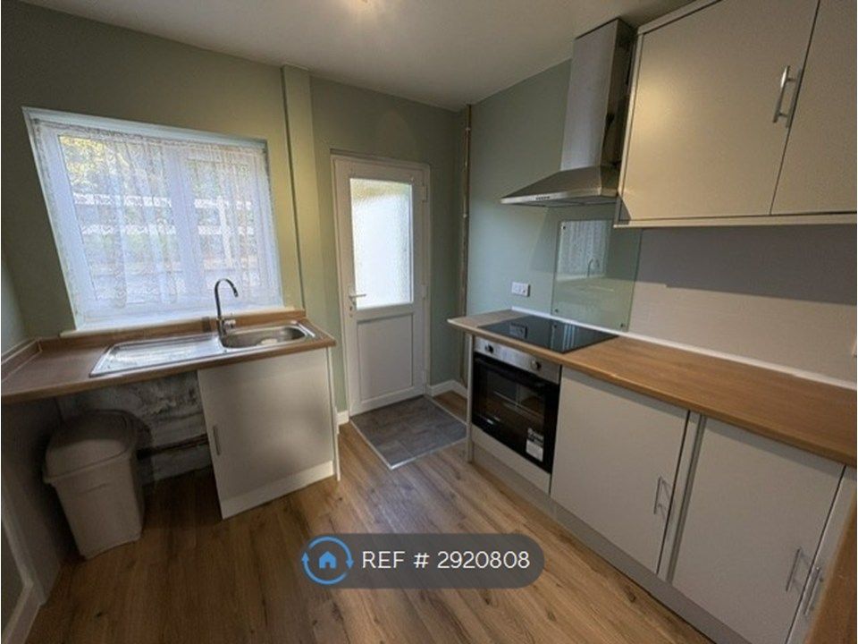 Property photo 3 of 9 Kitchen