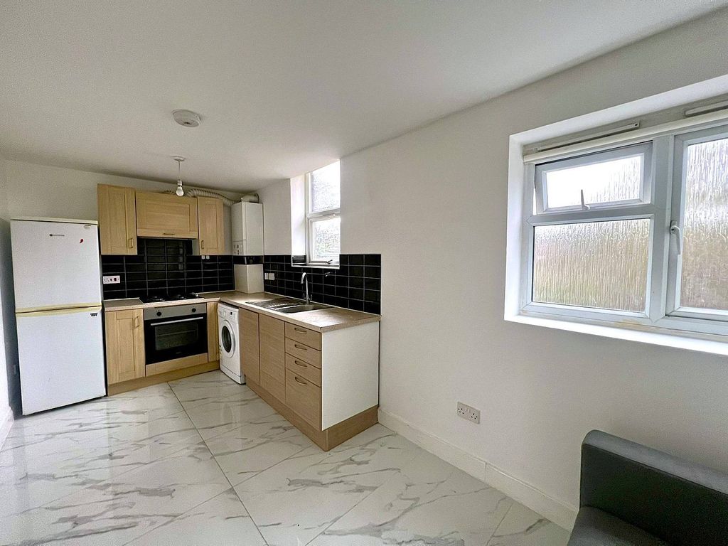 Property photo 2 of 11 Gallery