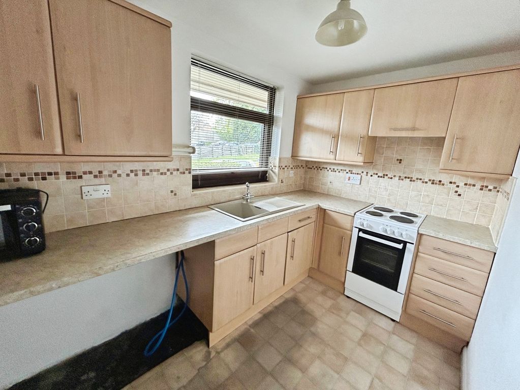 Property photo 3 of 12 Kitchen