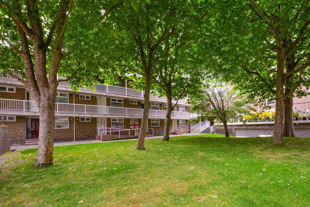 Property photo 1 of 15 Gough Walk