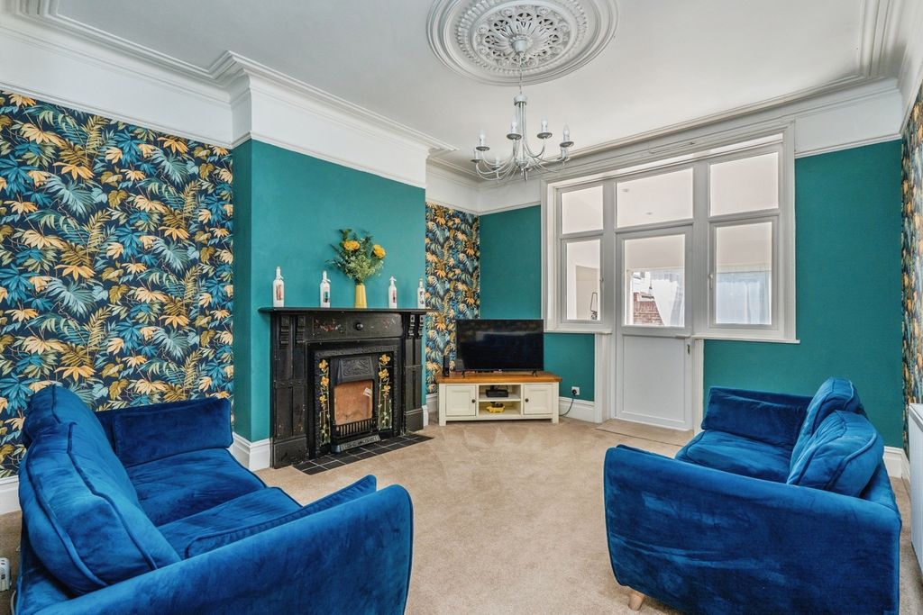 Property photo 2 of 17 Photo